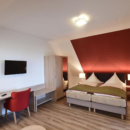 Hotel Neue Hoehe Klingenberg ภายนอก รูปภาพ