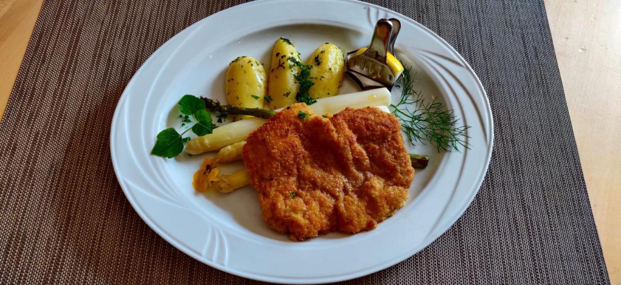 Hotel Neue Hoehe Klingenberg ภายนอก รูปภาพ
