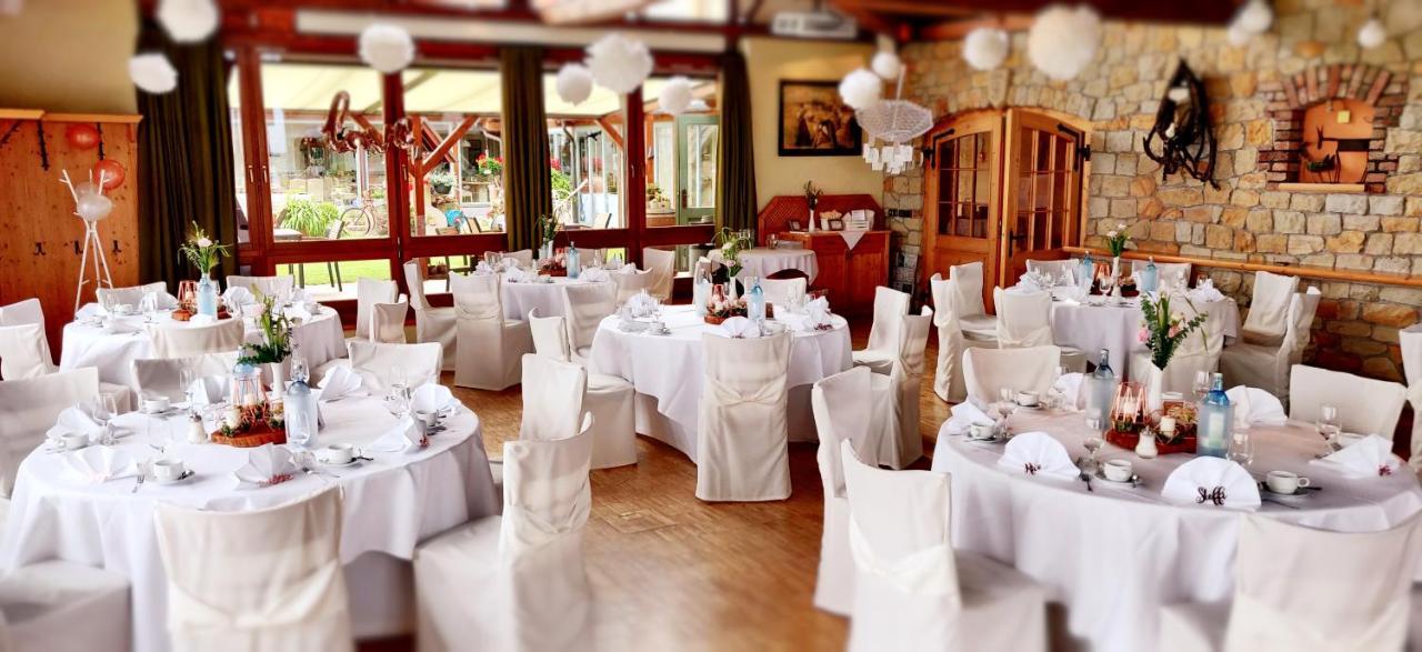 Hotel Neue Hoehe Klingenberg ภายนอก รูปภาพ