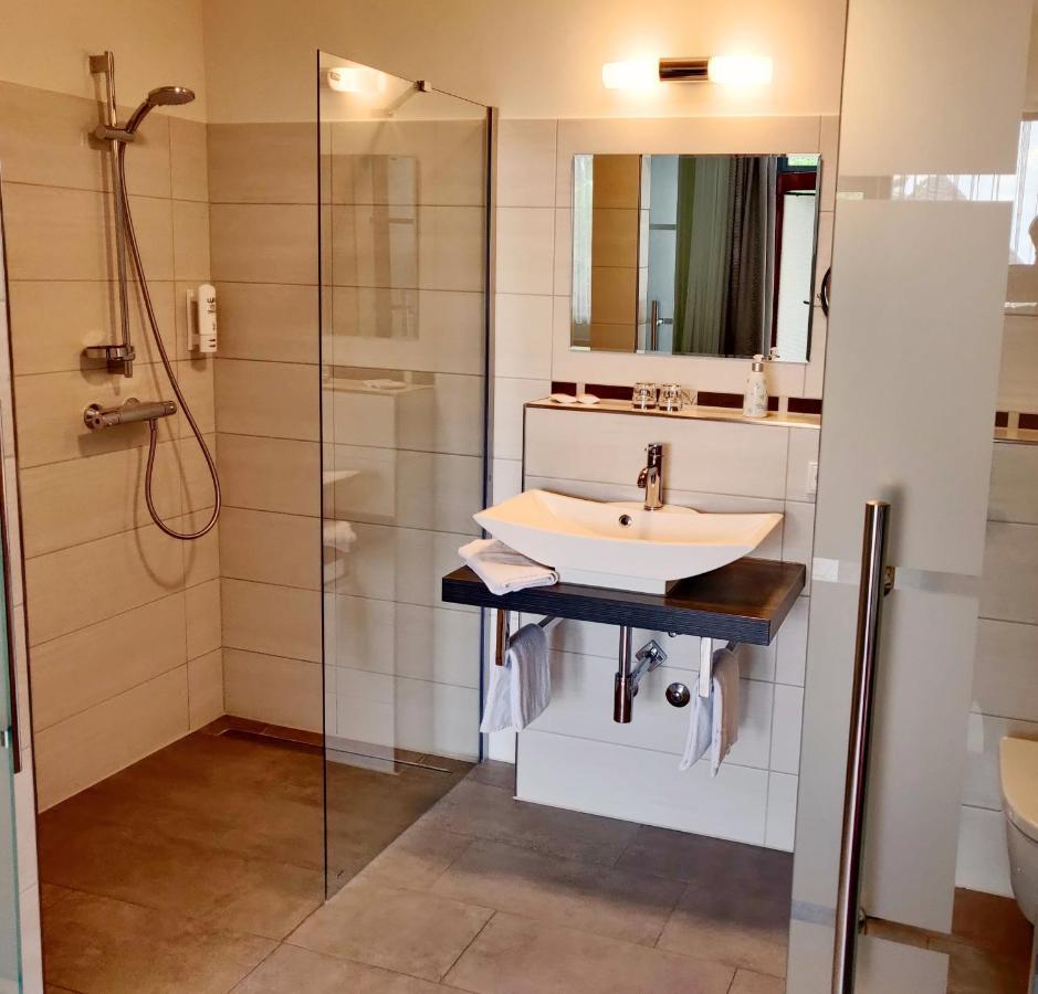 Hotel Neue Hoehe Klingenberg ภายนอก รูปภาพ