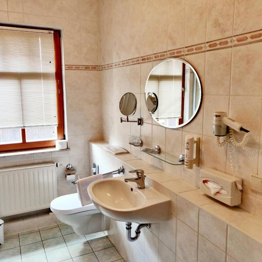 Hotel Neue Hoehe Klingenberg ภายนอก รูปภาพ
