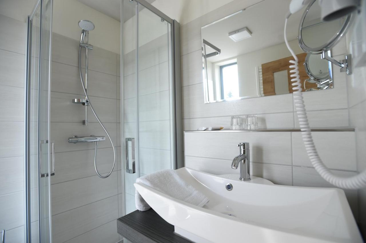 Hotel Neue Hoehe Klingenberg ภายนอก รูปภาพ