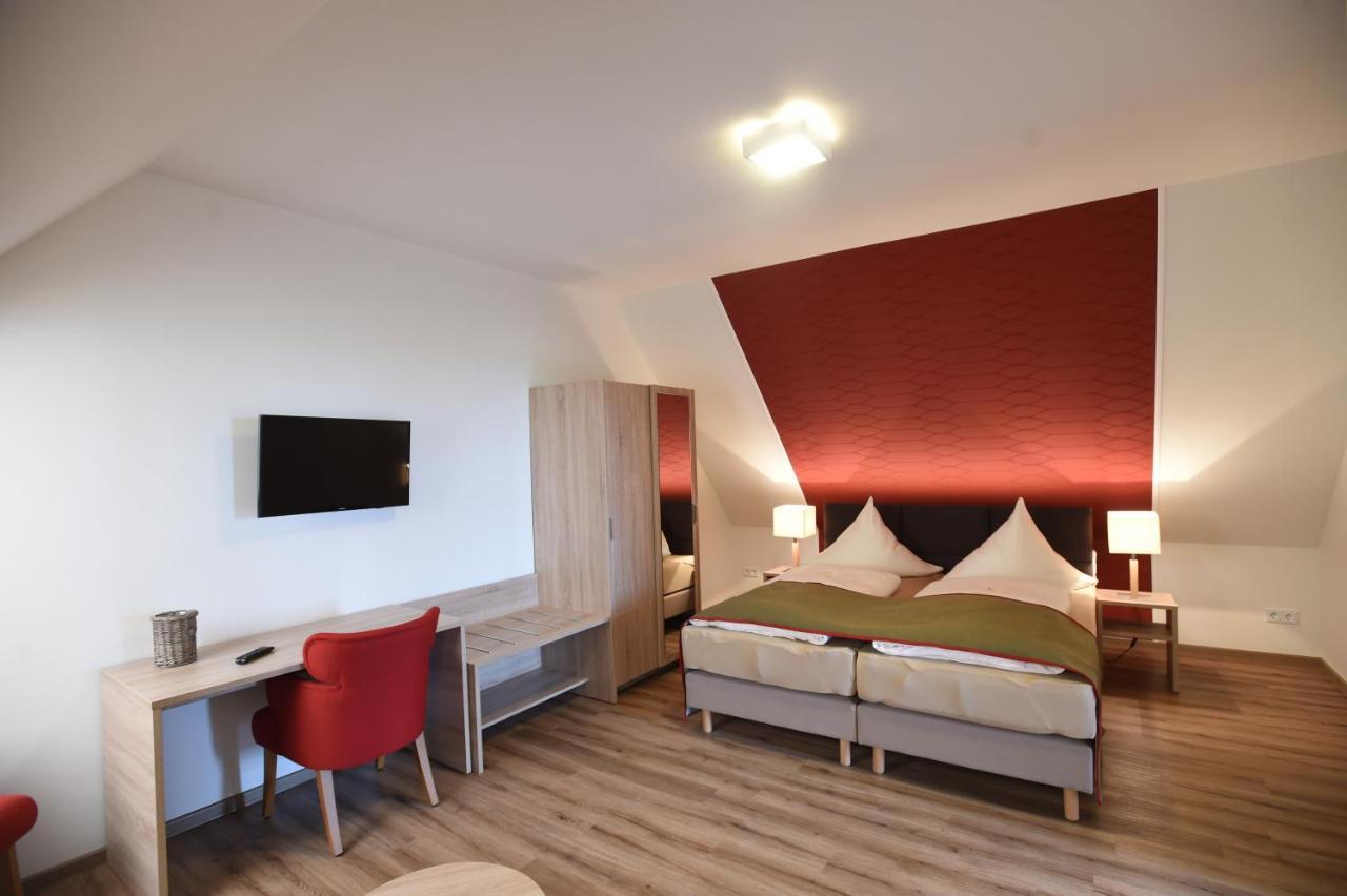 Hotel Neue Hoehe Klingenberg ภายนอก รูปภาพ
