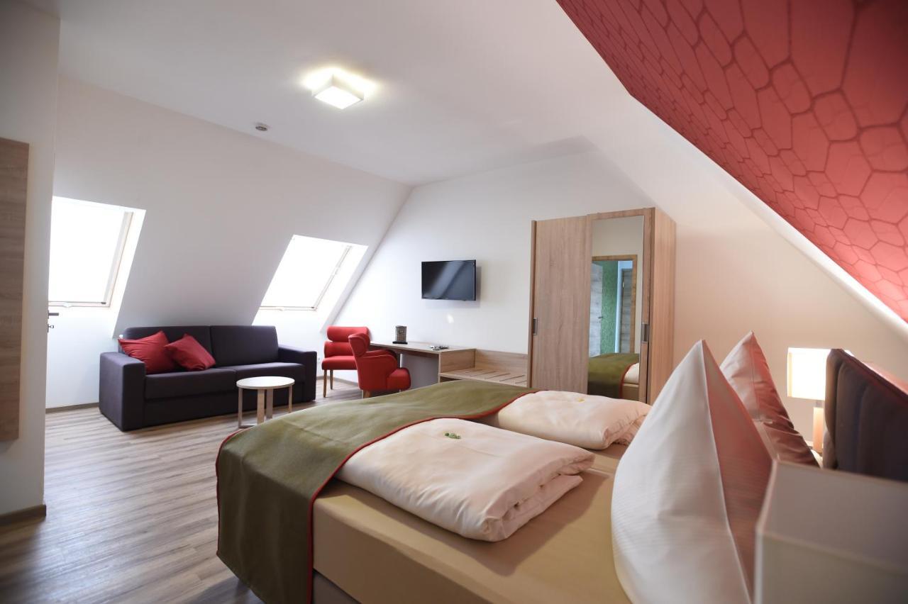 Hotel Neue Hoehe Klingenberg ภายนอก รูปภาพ