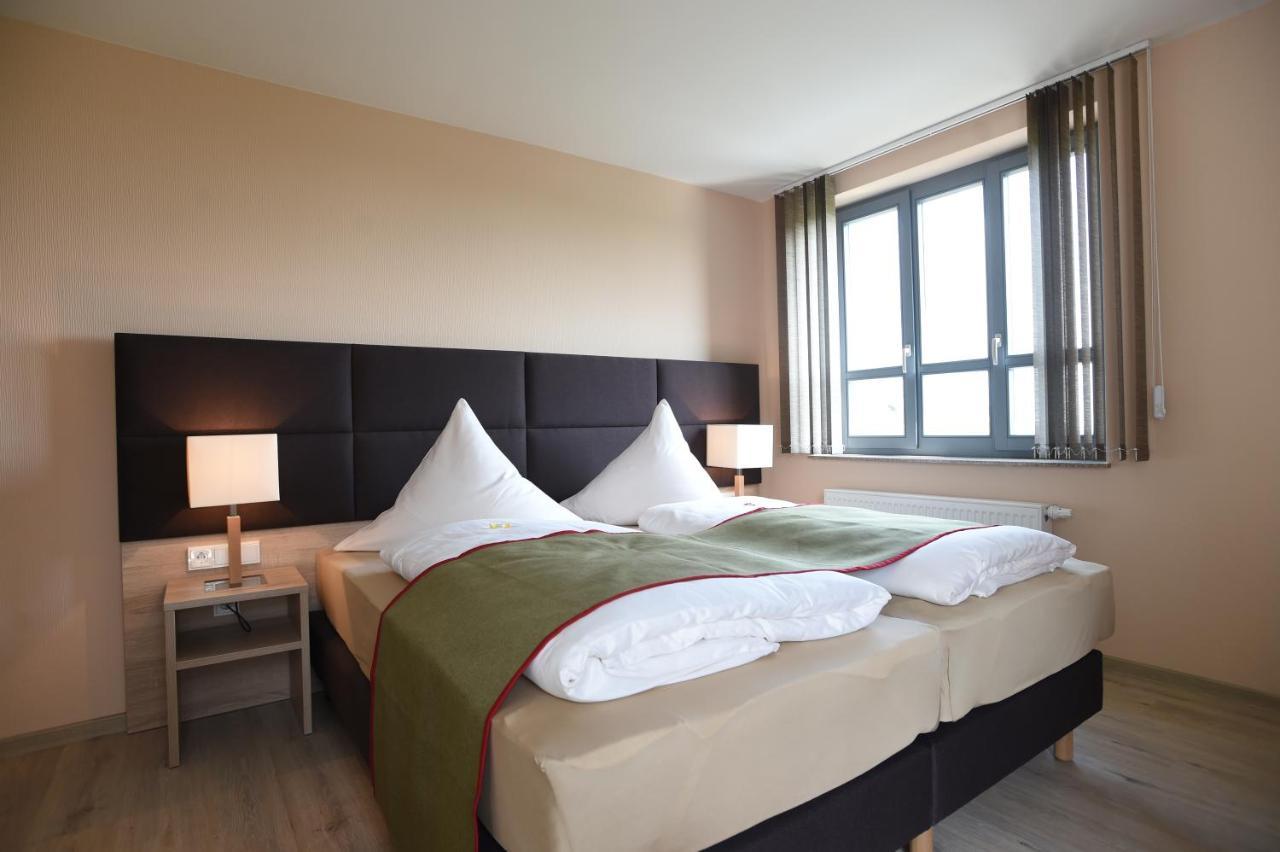 Hotel Neue Hoehe Klingenberg ภายนอก รูปภาพ