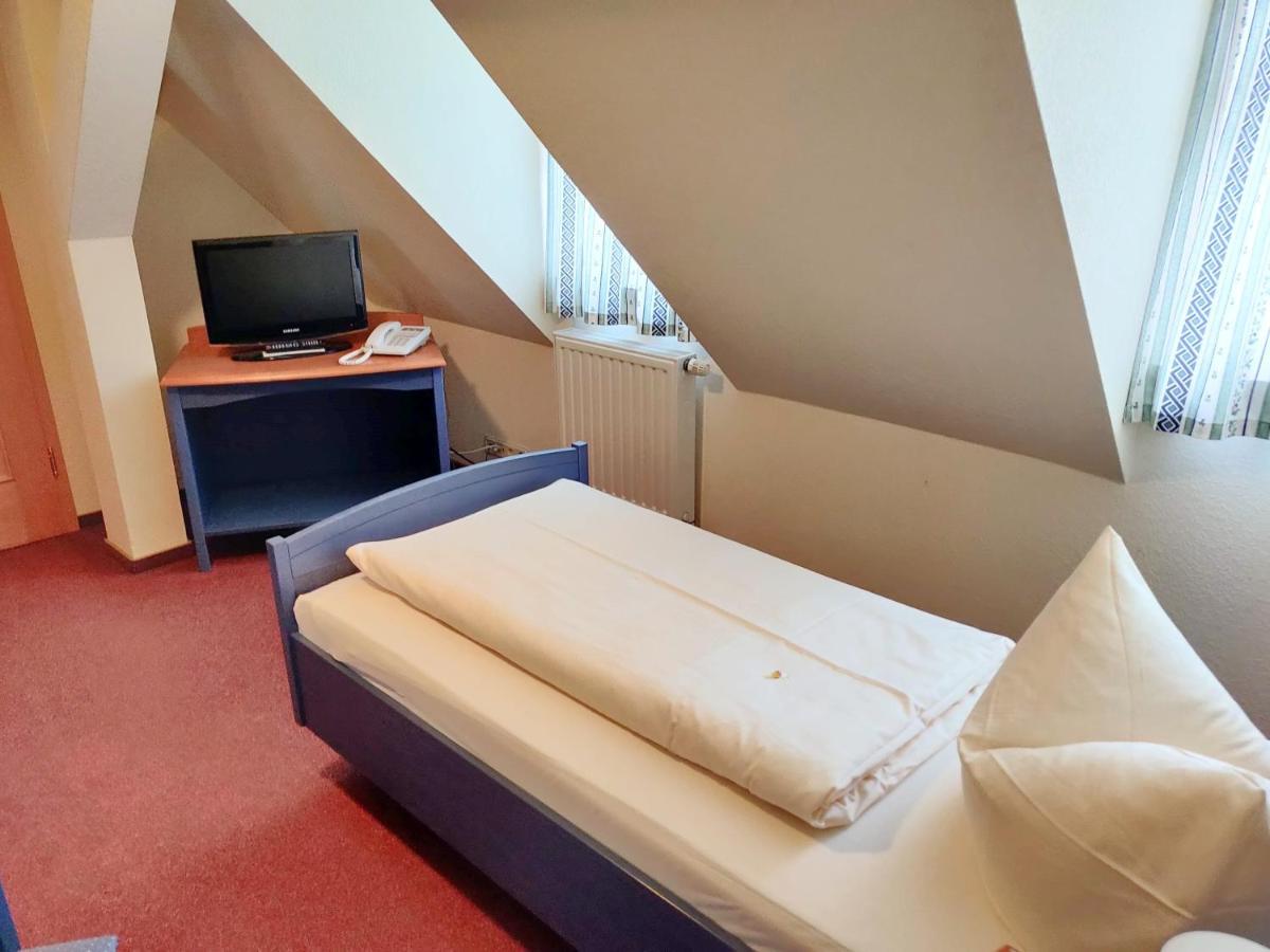 Hotel Neue Hoehe Klingenberg ภายนอก รูปภาพ