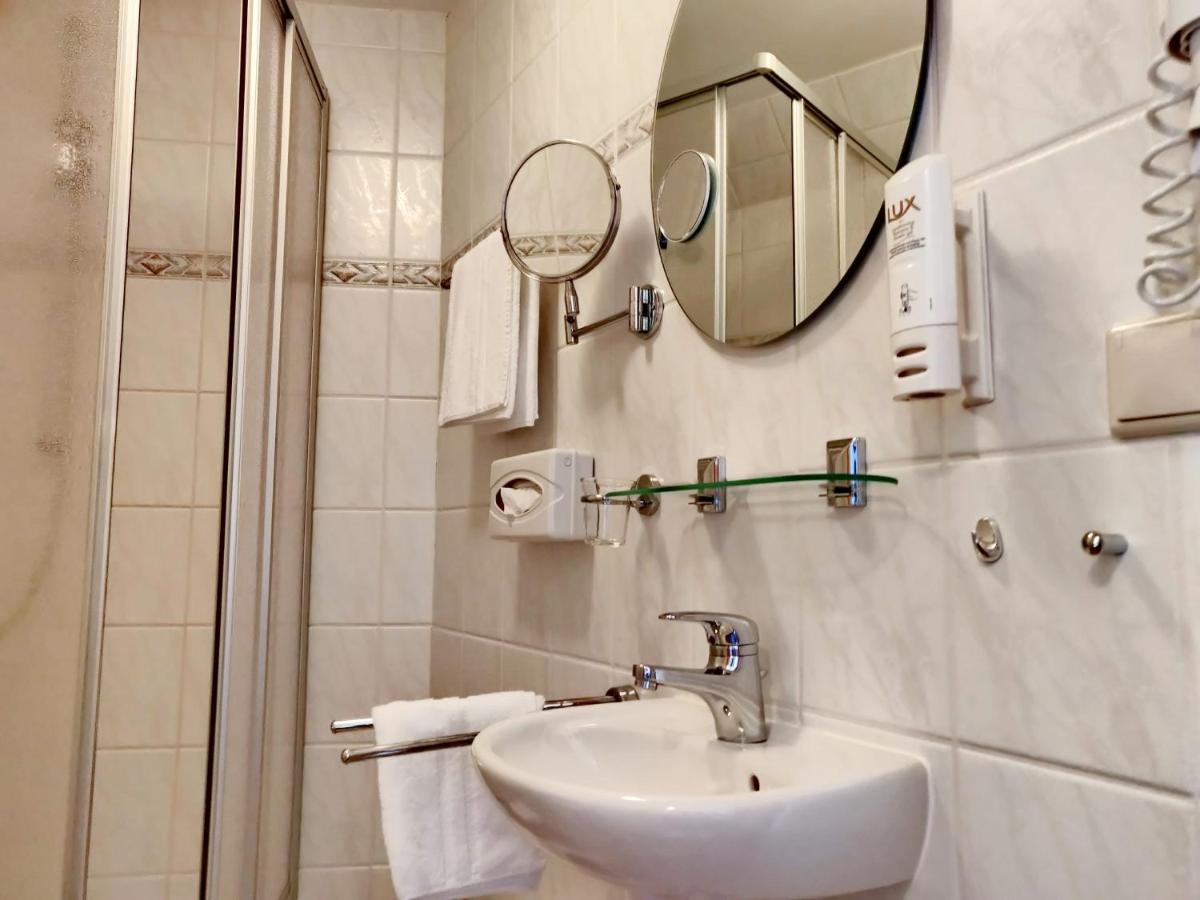 Hotel Neue Hoehe Klingenberg ภายนอก รูปภาพ