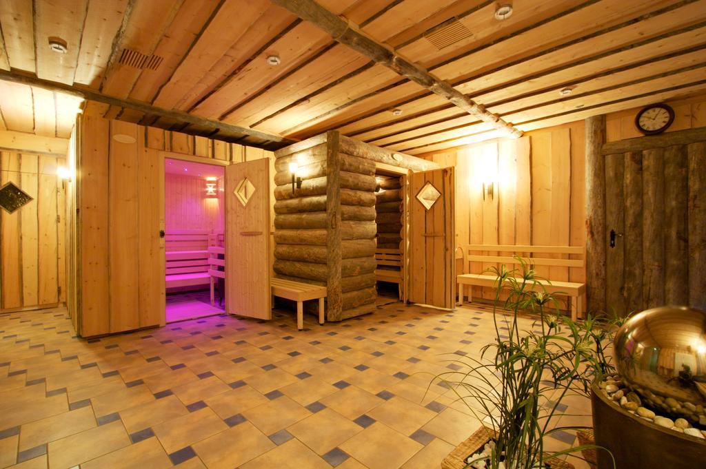 Hotel Neue Hoehe Klingenberg ภายนอก รูปภาพ