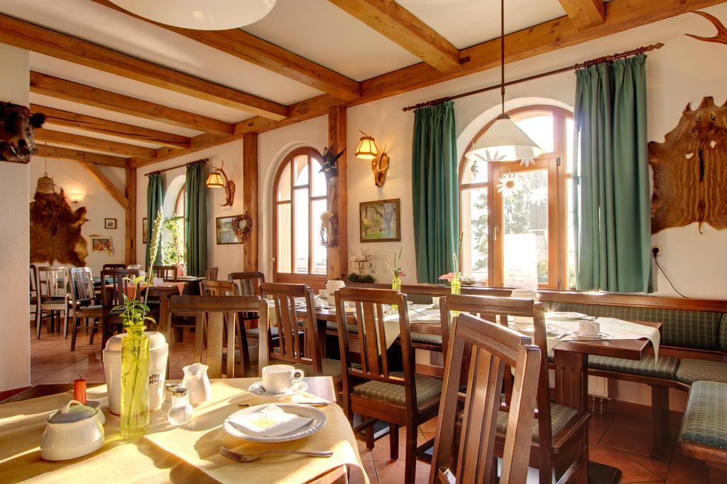 Hotel Neue Hoehe Klingenberg ภายนอก รูปภาพ