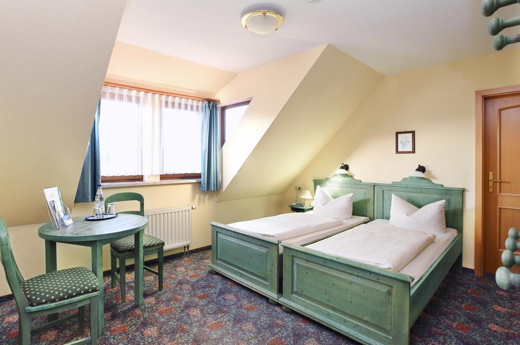 Hotel Neue Hoehe Klingenberg ภายนอก รูปภาพ