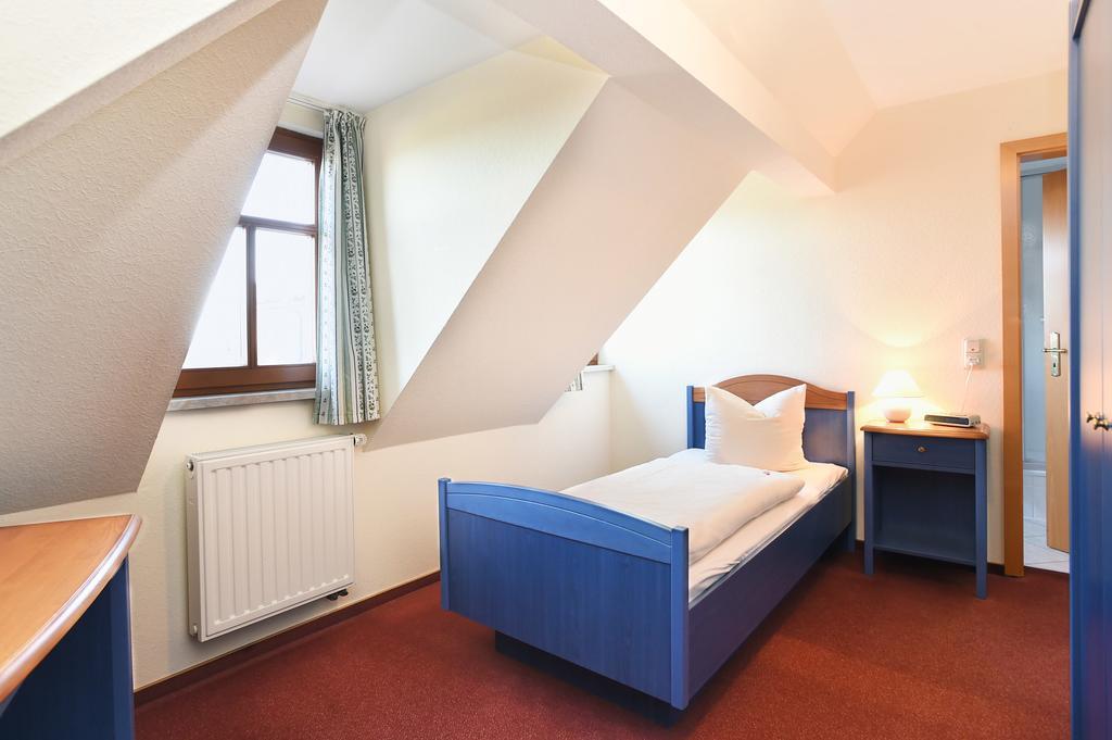 Hotel Neue Hoehe Klingenberg ภายนอก รูปภาพ