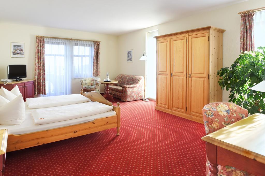 Hotel Neue Hoehe Klingenberg ภายนอก รูปภาพ