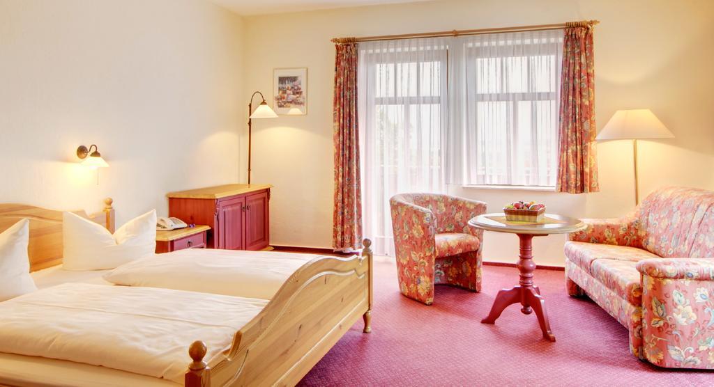 Hotel Neue Hoehe Klingenberg ภายนอก รูปภาพ