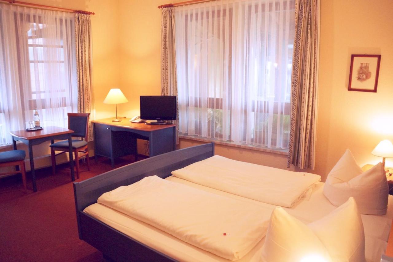 Hotel Neue Hoehe Klingenberg ภายนอก รูปภาพ