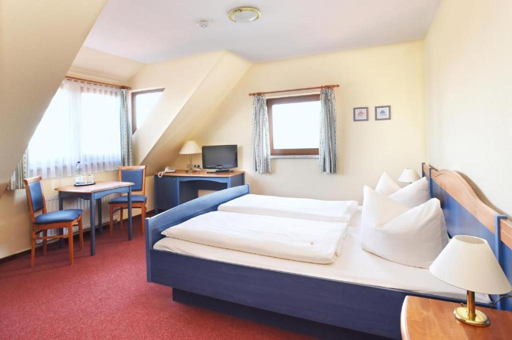 Hotel Neue Hoehe Klingenberg ภายนอก รูปภาพ